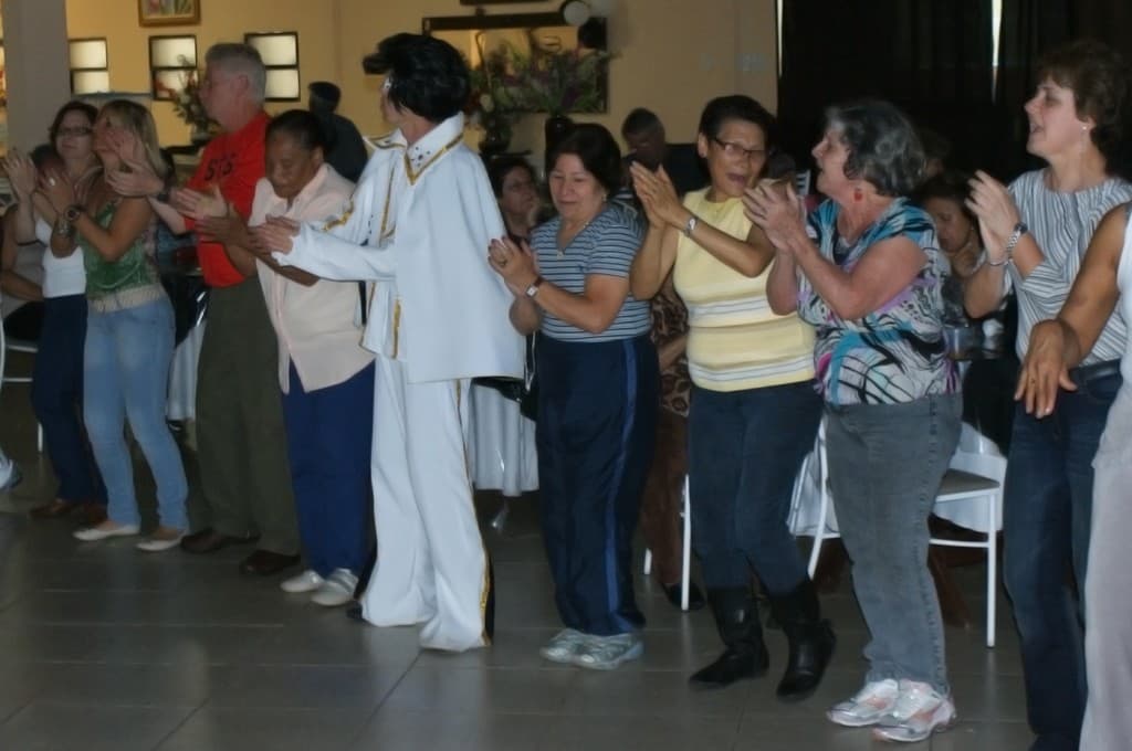 Grupo da melhor idade em evento no Clube Rincao